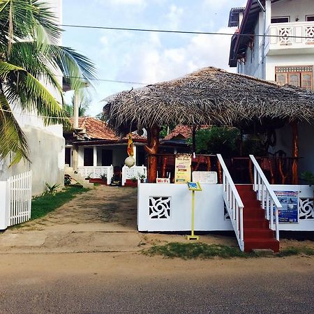 Sea Side Guest House 탕갈레 외부 사진